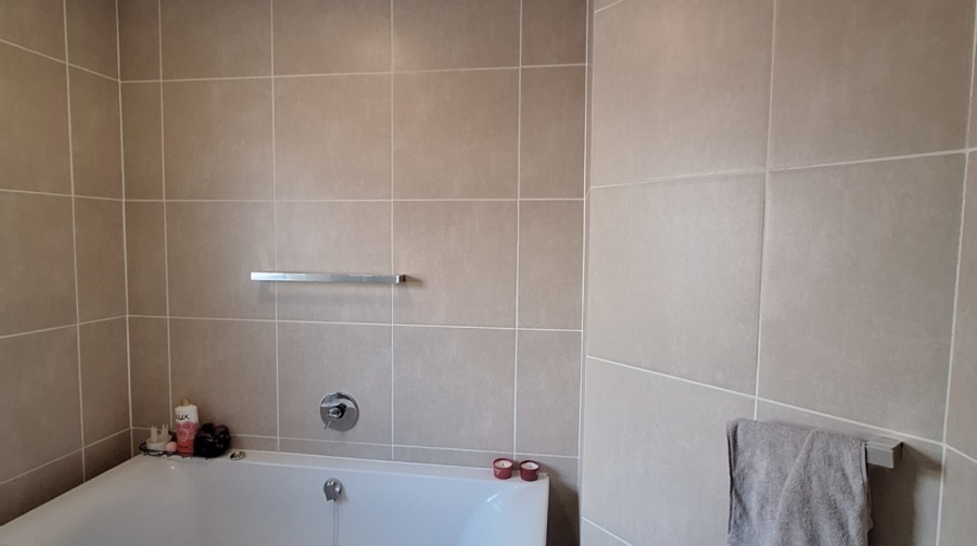 2 Bedroom Property for Sale in Greenstone Crest Gauteng