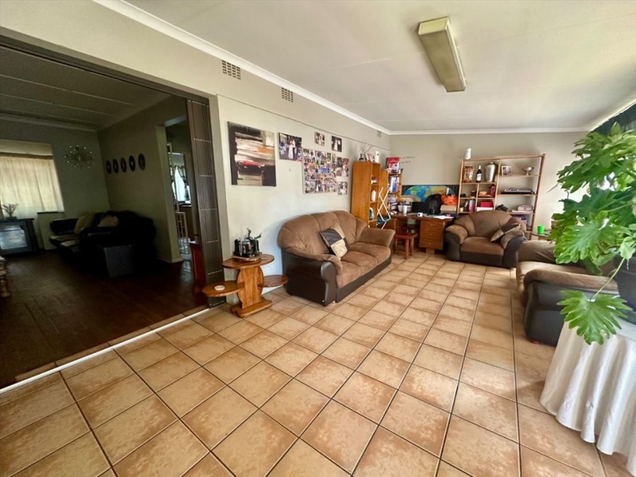 3 Bedroom Property for Sale in Farrarmere Gauteng