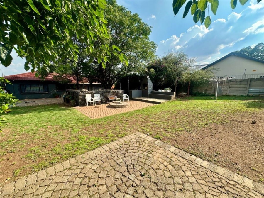 3 Bedroom Property for Sale in Farrarmere Gauteng