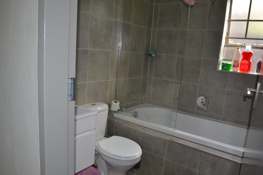  Bedroom Property for Sale in Pretoria North Gauteng