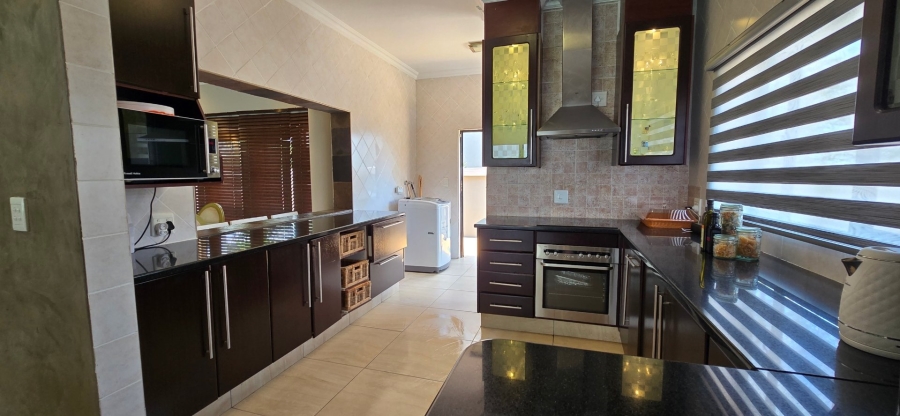 To Let 5 Bedroom Property for Rent in Aspen Hills Gauteng
