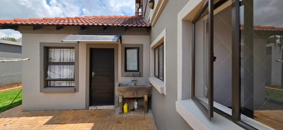 To Let 5 Bedroom Property for Rent in Aspen Hills Gauteng