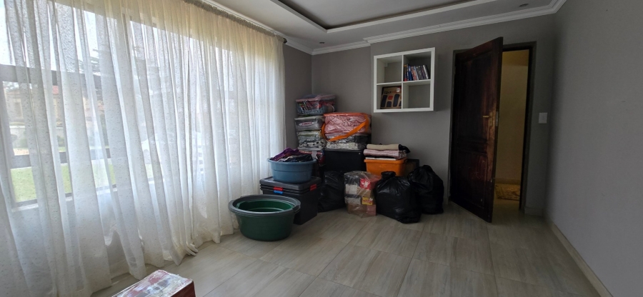 To Let 5 Bedroom Property for Rent in Aspen Hills Gauteng