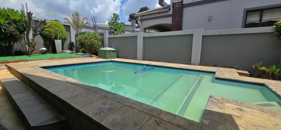 To Let 5 Bedroom Property for Rent in Aspen Hills Gauteng