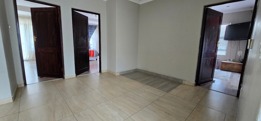 To Let 5 Bedroom Property for Rent in Aspen Hills Gauteng