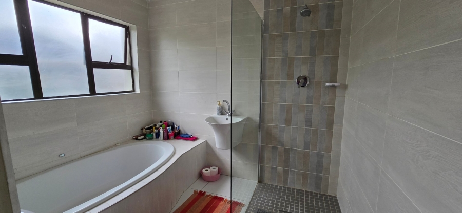 To Let 5 Bedroom Property for Rent in Aspen Hills Gauteng