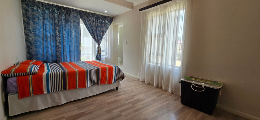 To Let 5 Bedroom Property for Rent in Aspen Hills Gauteng