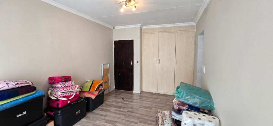 To Let 5 Bedroom Property for Rent in Aspen Hills Gauteng