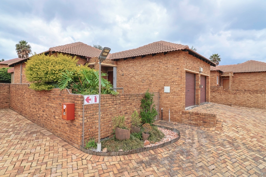 2 Bedroom Property for Sale in Wilgeheuwel Gauteng