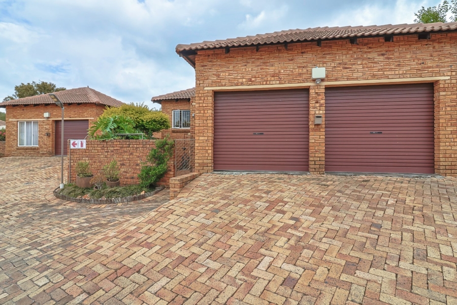 2 Bedroom Property for Sale in Wilgeheuwel Gauteng
