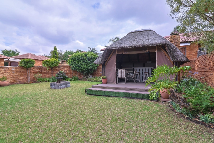 2 Bedroom Property for Sale in Wilgeheuwel Gauteng