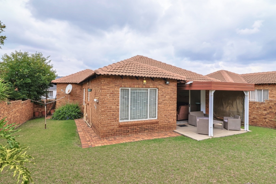 2 Bedroom Property for Sale in Wilgeheuwel Gauteng