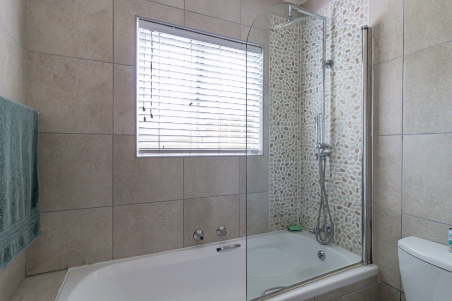 2 Bedroom Property for Sale in Wilgeheuwel Gauteng