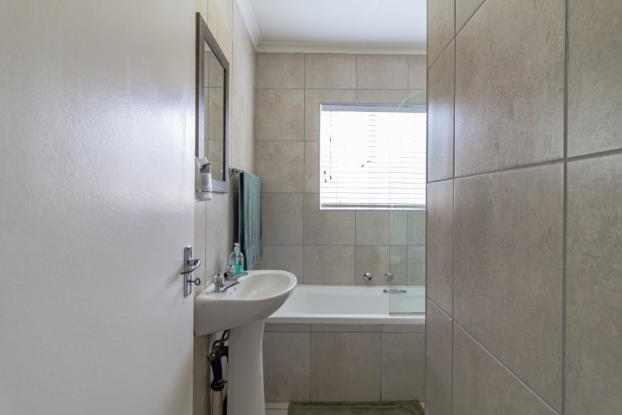 2 Bedroom Property for Sale in Wilgeheuwel Gauteng