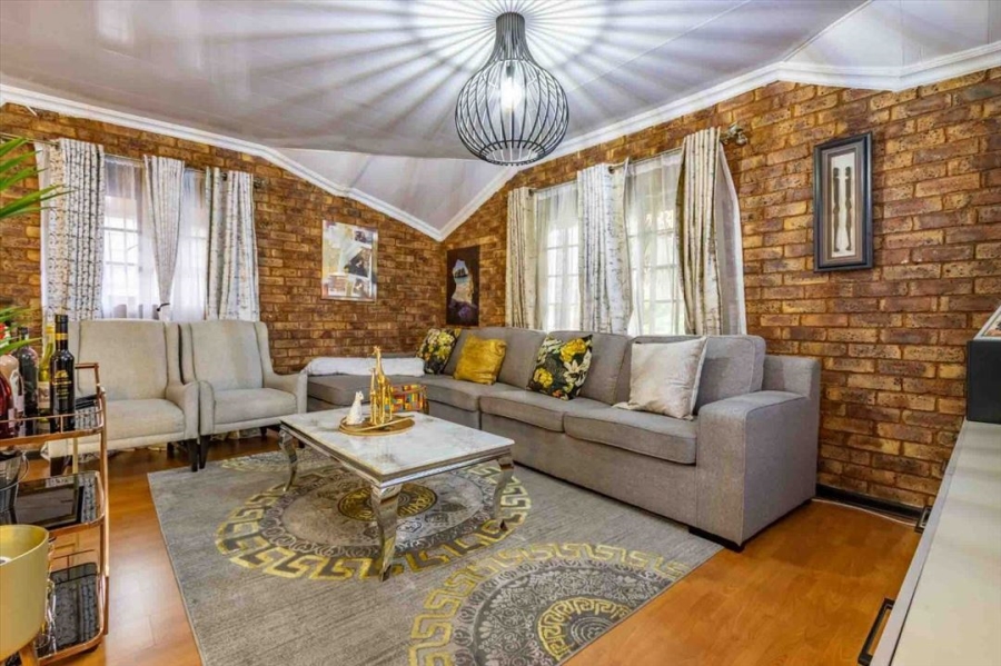 4 Bedroom Property for Sale in Dayanglen Gauteng