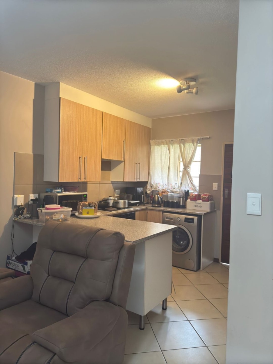 To Let 2 Bedroom Property for Rent in Monavoni Gauteng