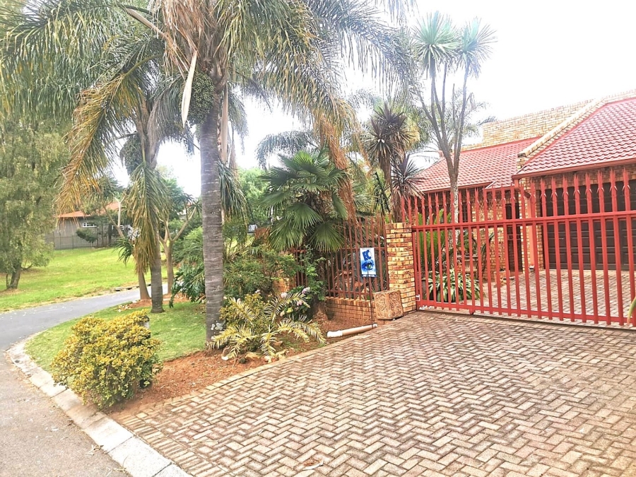 3 Bedroom Property for Sale in Helderkruin Gauteng