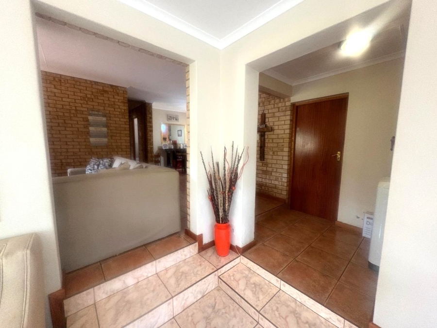 3 Bedroom Property for Sale in Helderkruin Gauteng