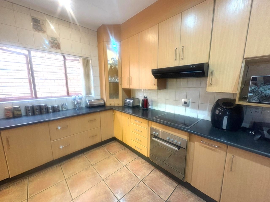 3 Bedroom Property for Sale in Helderkruin Gauteng