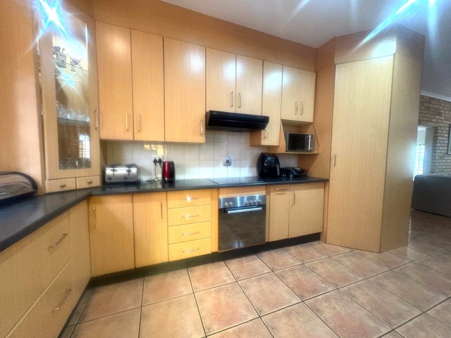 3 Bedroom Property for Sale in Helderkruin Gauteng