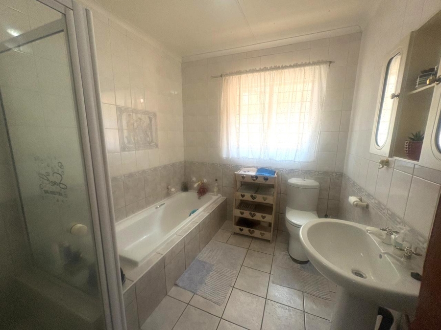 3 Bedroom Property for Sale in Helderkruin Gauteng