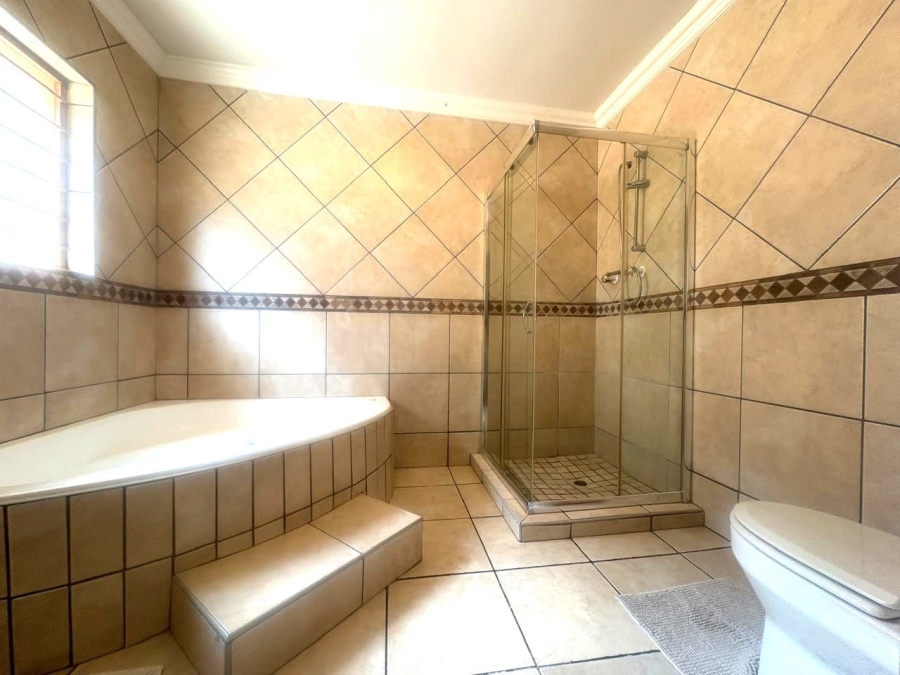 3 Bedroom Property for Sale in Helderkruin Gauteng