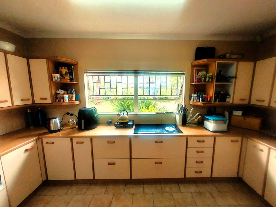 5 Bedroom Property for Sale in Hennopspark Gauteng