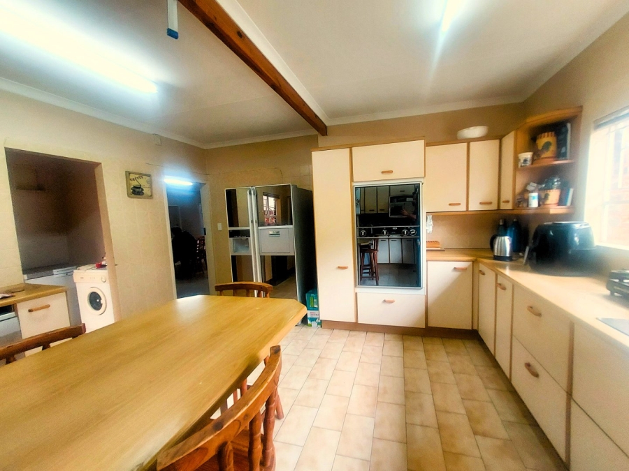 5 Bedroom Property for Sale in Hennopspark Gauteng