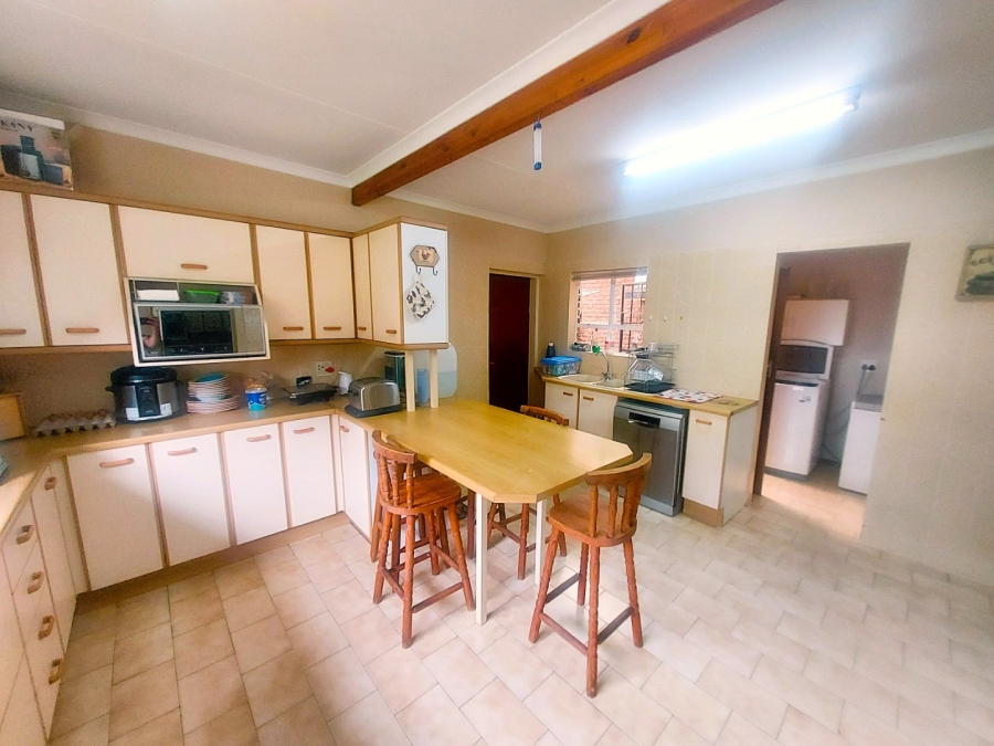 5 Bedroom Property for Sale in Hennopspark Gauteng