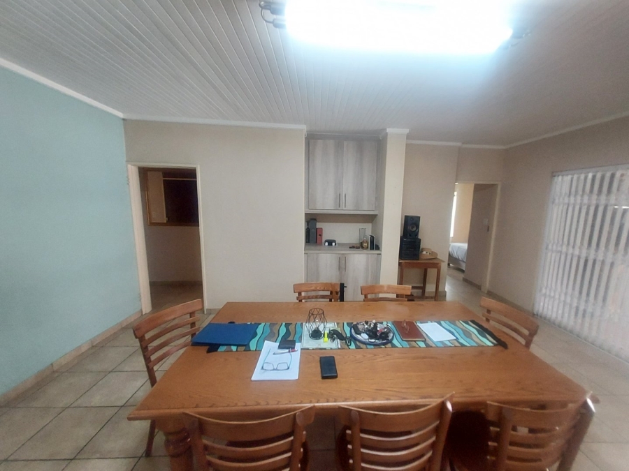 5 Bedroom Property for Sale in Hennopspark Gauteng