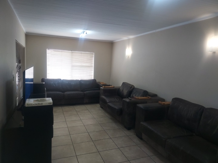 5 Bedroom Property for Sale in Hennopspark Gauteng