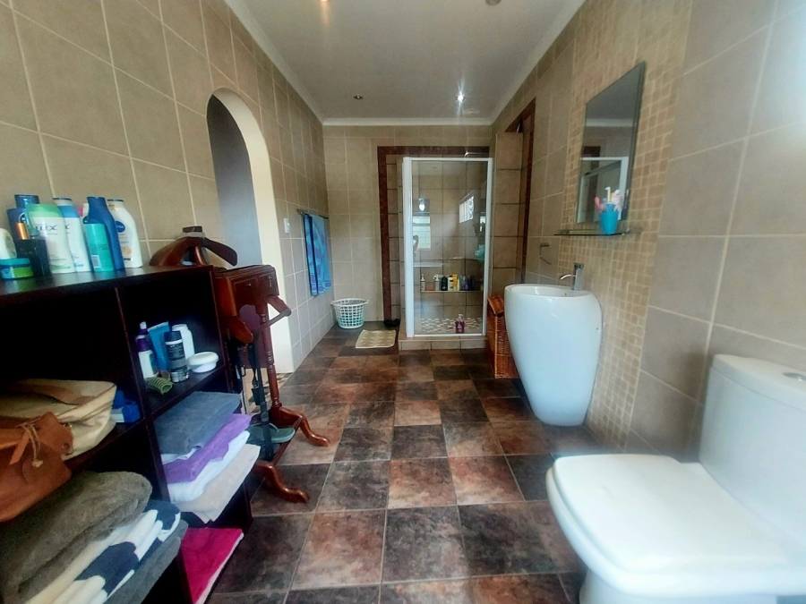 5 Bedroom Property for Sale in Hennopspark Gauteng