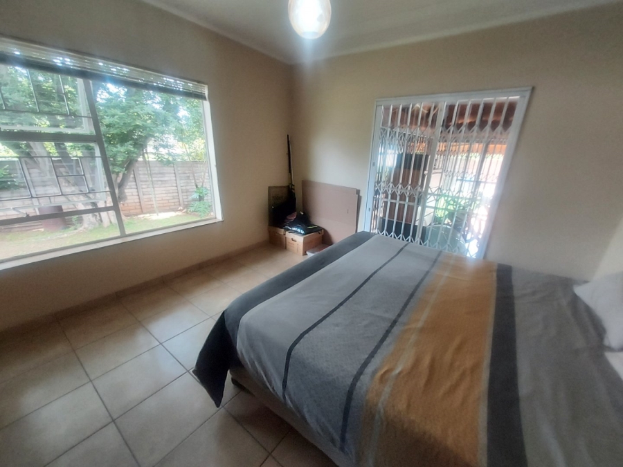 5 Bedroom Property for Sale in Hennopspark Gauteng
