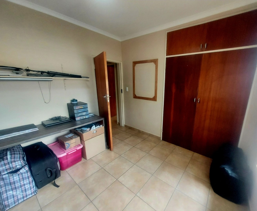 5 Bedroom Property for Sale in Hennopspark Gauteng