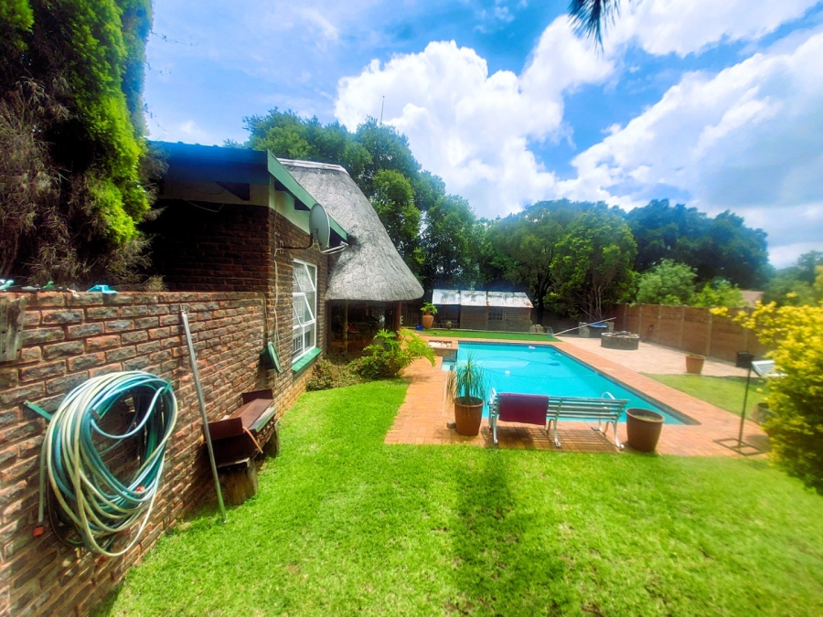 5 Bedroom Property for Sale in Hennopspark Gauteng