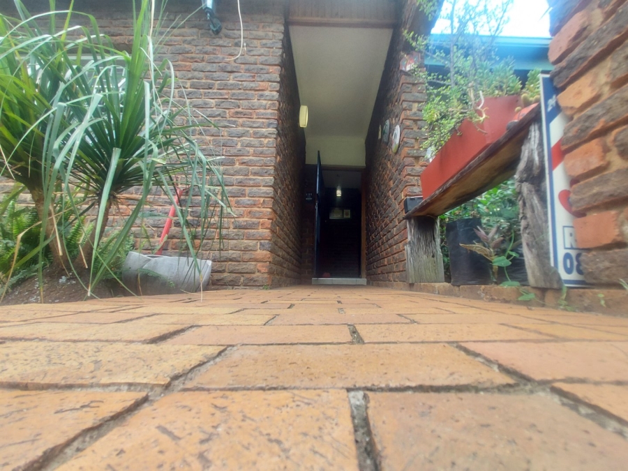 5 Bedroom Property for Sale in Hennopspark Gauteng