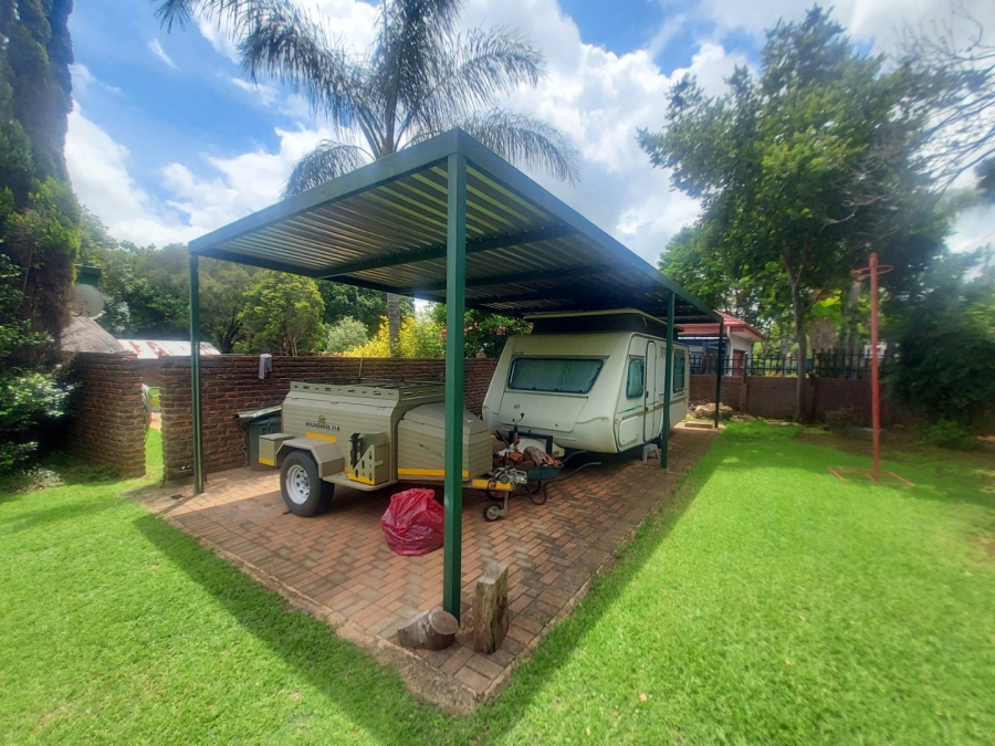 5 Bedroom Property for Sale in Hennopspark Gauteng