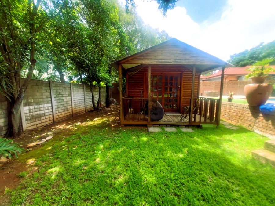 5 Bedroom Property for Sale in Hennopspark Gauteng