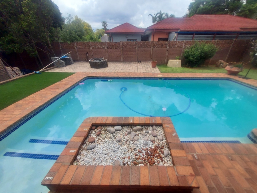 5 Bedroom Property for Sale in Hennopspark Gauteng