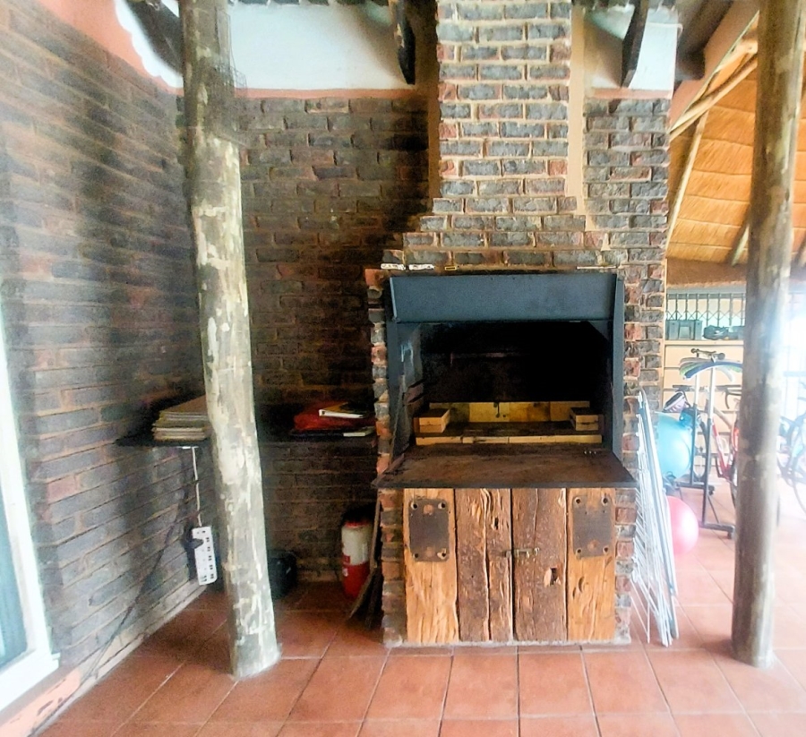 5 Bedroom Property for Sale in Hennopspark Gauteng