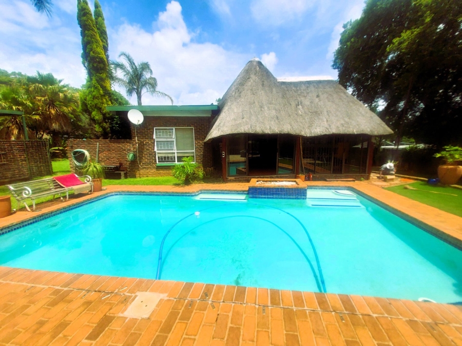 5 Bedroom Property for Sale in Hennopspark Gauteng