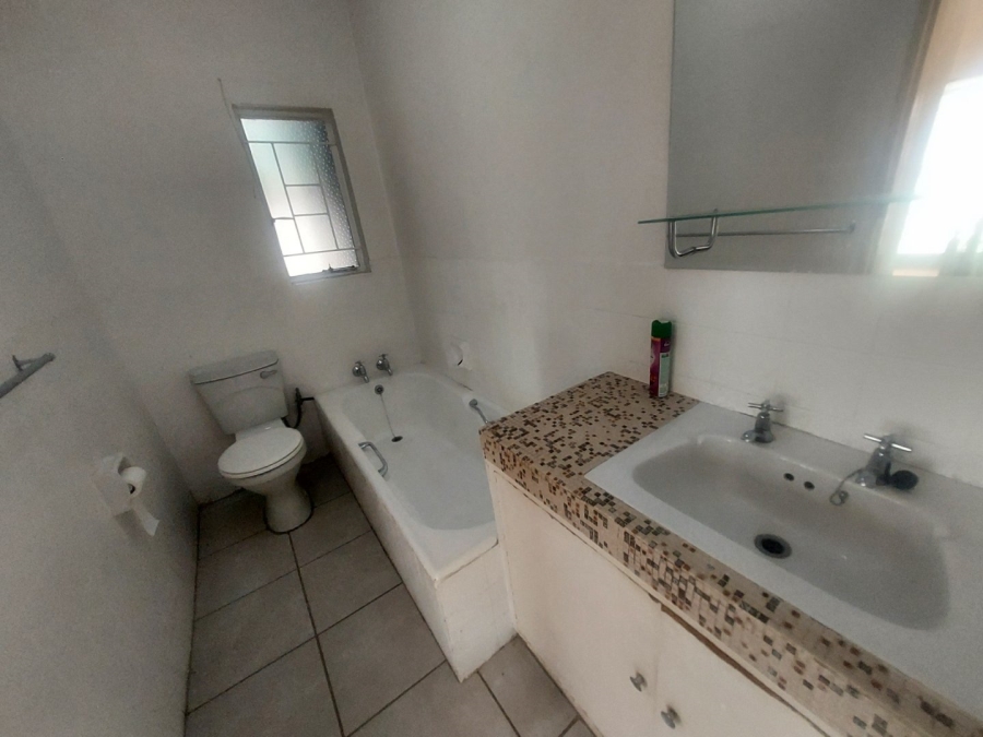 5 Bedroom Property for Sale in Hennopspark Gauteng