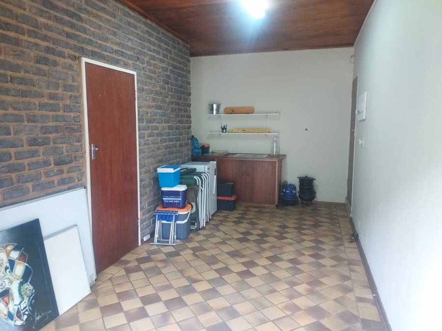 5 Bedroom Property for Sale in Hennopspark Gauteng