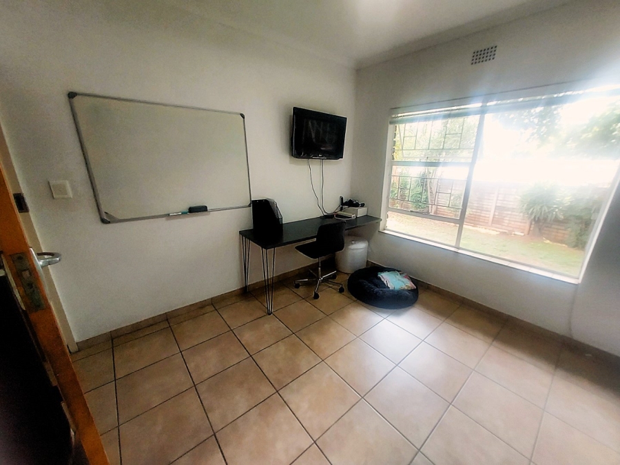 5 Bedroom Property for Sale in Hennopspark Gauteng