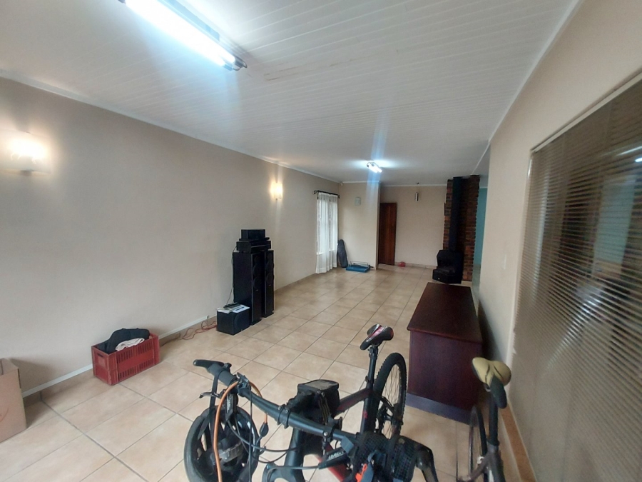 5 Bedroom Property for Sale in Hennopspark Gauteng