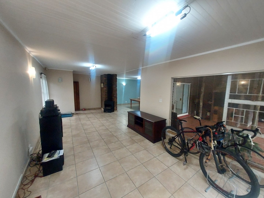 5 Bedroom Property for Sale in Hennopspark Gauteng