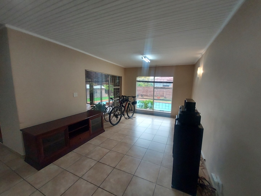 5 Bedroom Property for Sale in Hennopspark Gauteng