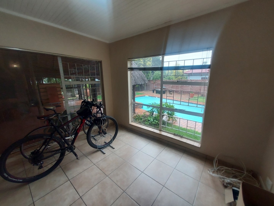 5 Bedroom Property for Sale in Hennopspark Gauteng