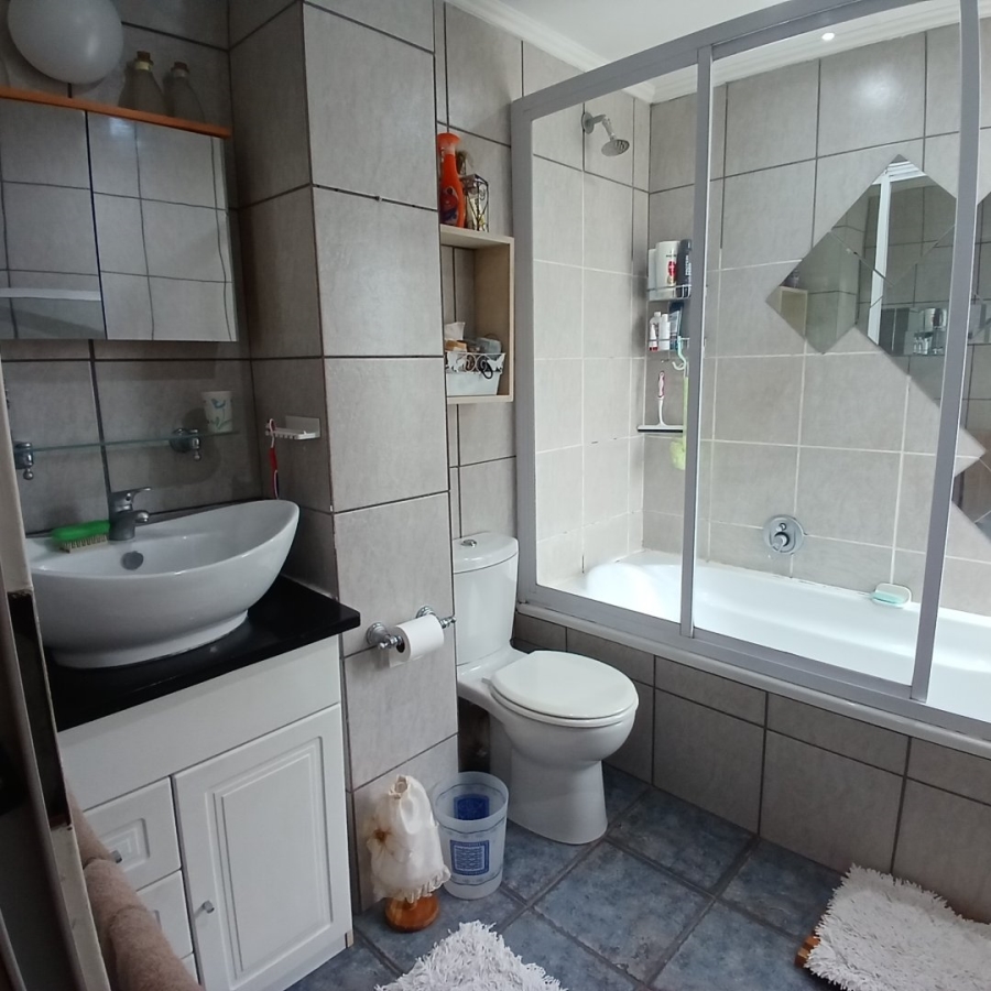 2 Bedroom Property for Sale in Freeway Park Gauteng