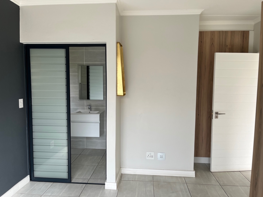 To Let 3 Bedroom Property for Rent in Waterfall Gauteng